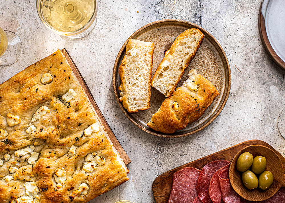 Focaccia au fromage de chèvre et thym